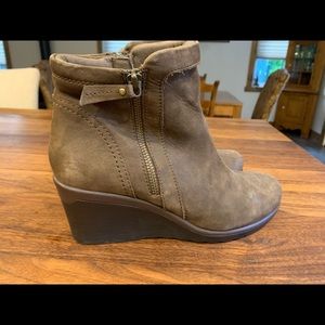 Ankle boots Earth. Very confortable.